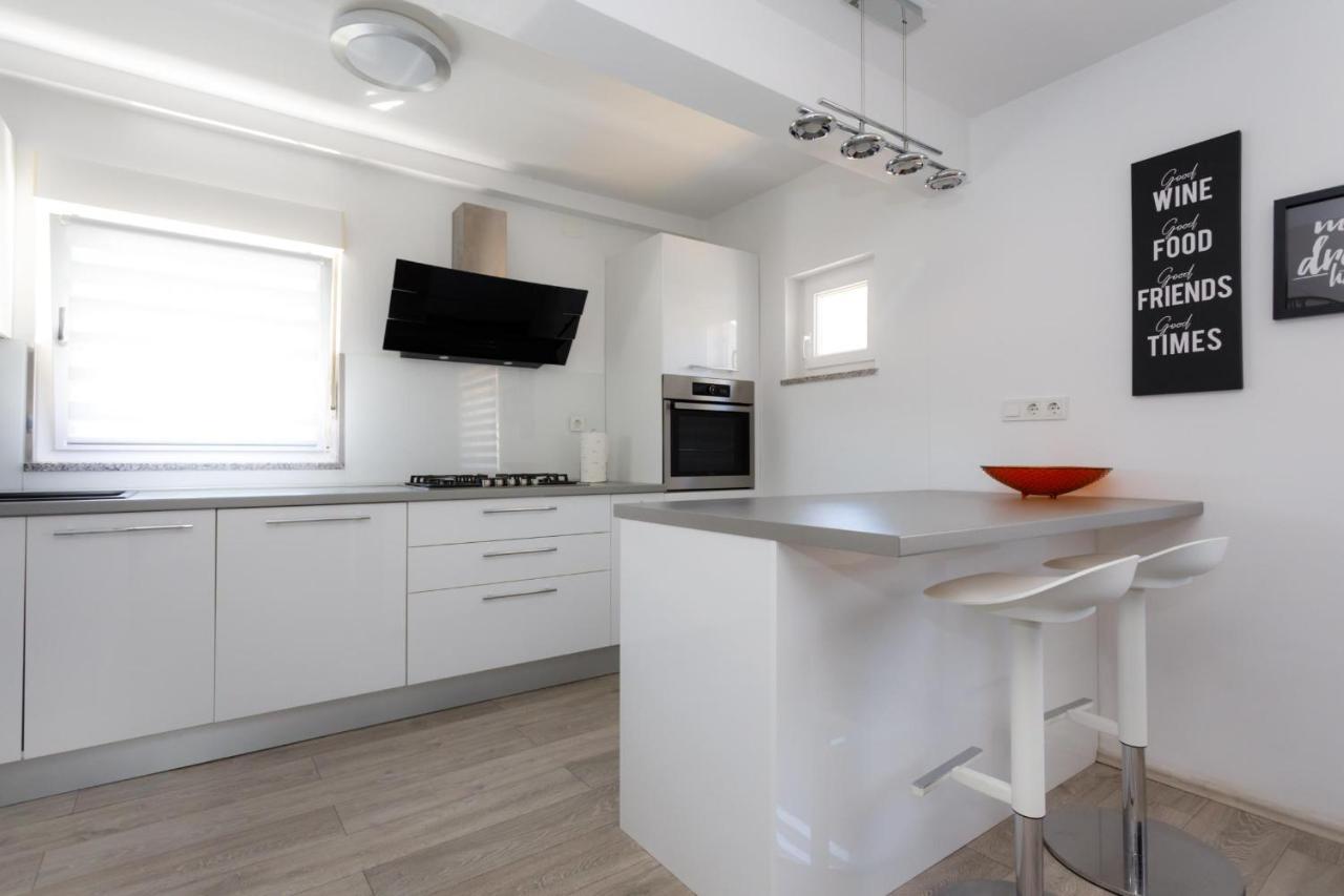 Apartman Laura Krk Town Exterior foto
