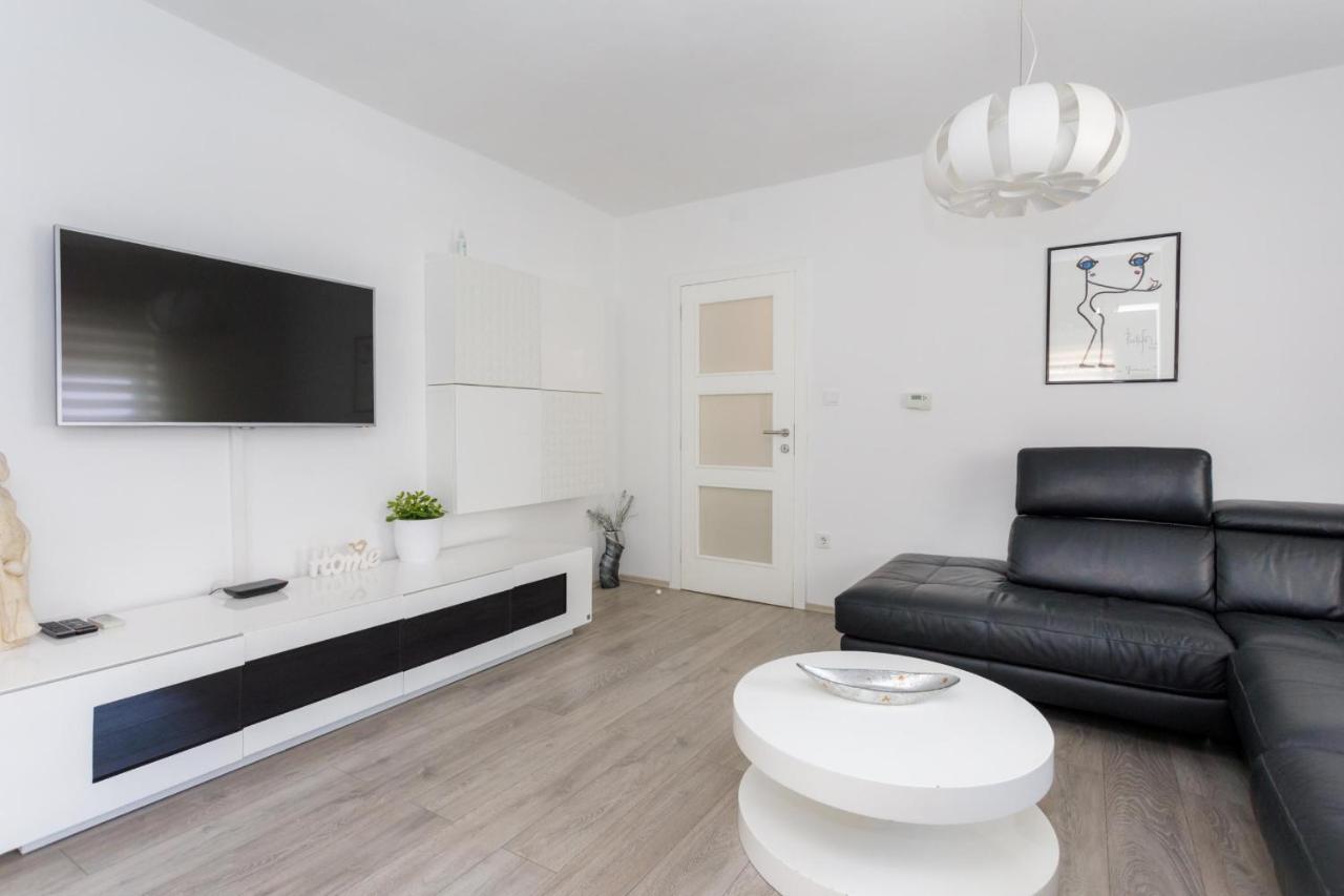 Apartman Laura Krk Town Exterior foto
