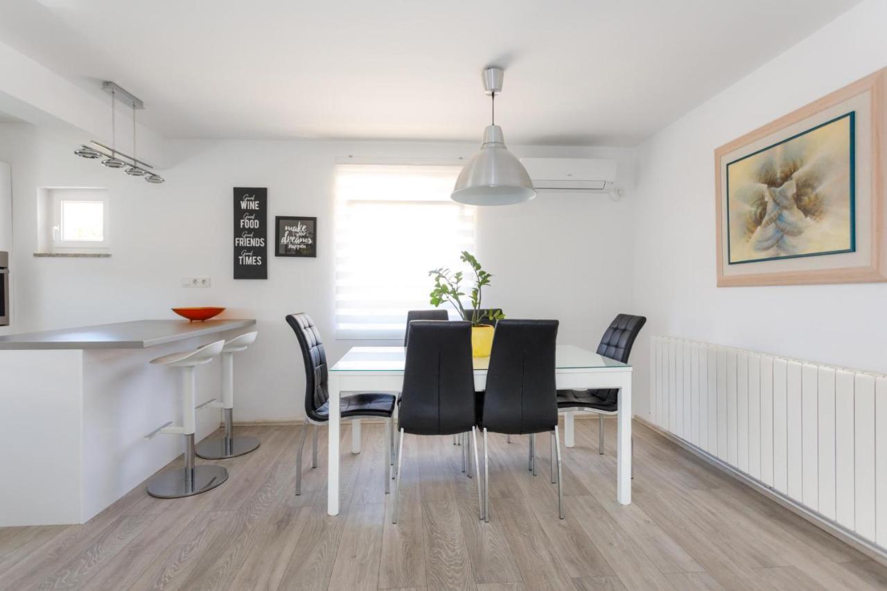 Apartman Laura Krk Town Exterior foto