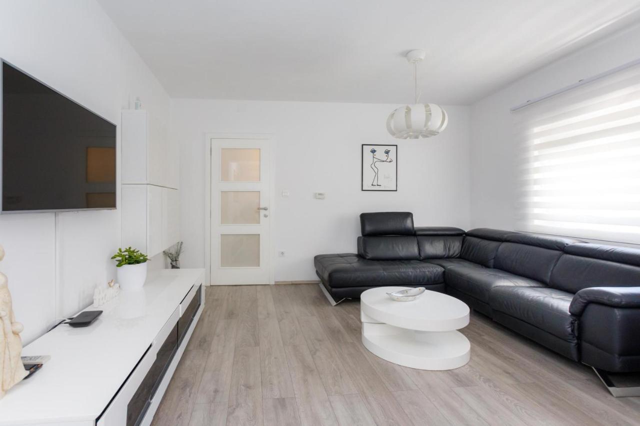 Apartman Laura Krk Town Exterior foto